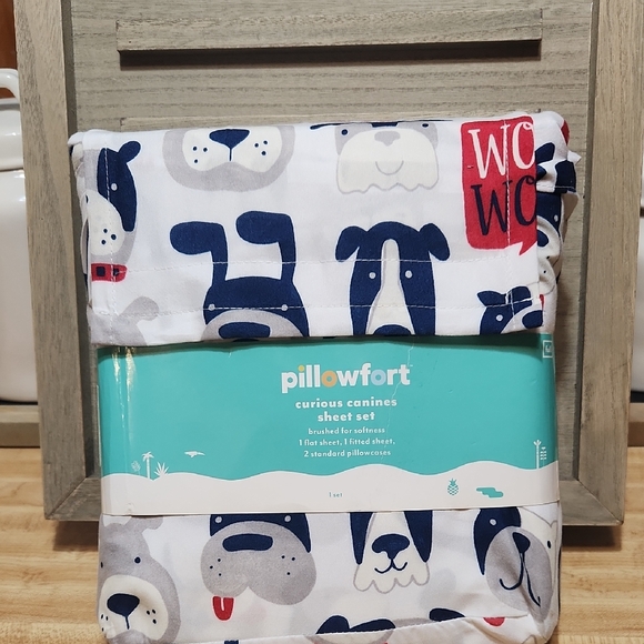 PILLOWFORT curious  canines Sheet Set - Picture 1 of 12